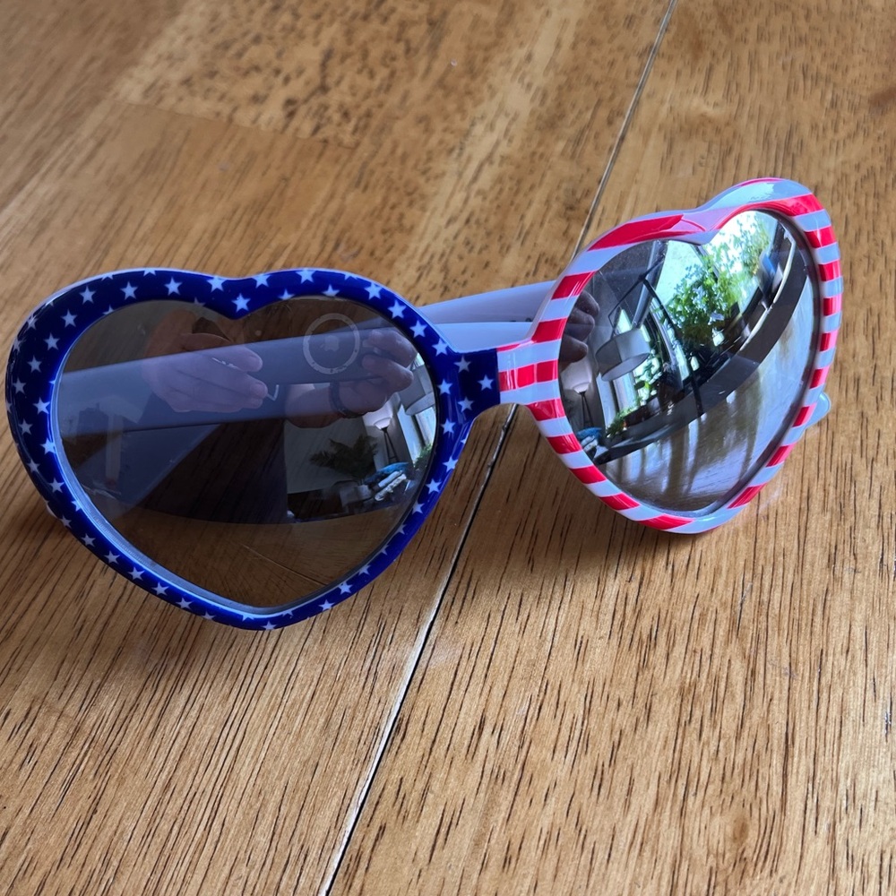 Heart-Shaped American Flag Sunglasses Patriotic 4th of July